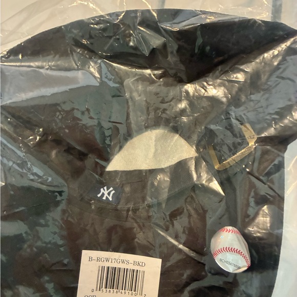 47 Brand Black Cap with Yankees logo! - Picture 2 of 2
